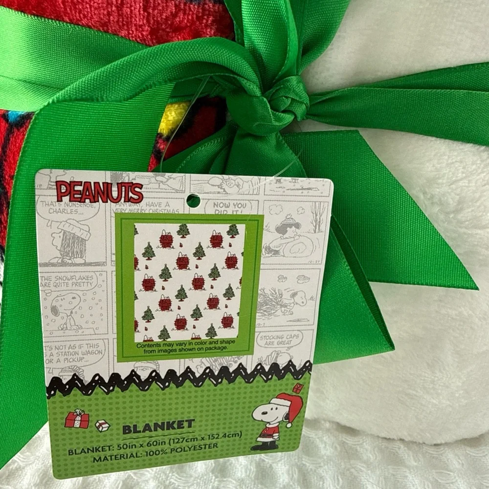 Peanuts White, Red & Green Holiday Throw Blanket